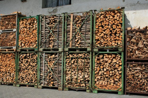 锯成各种形状的木头图片下载