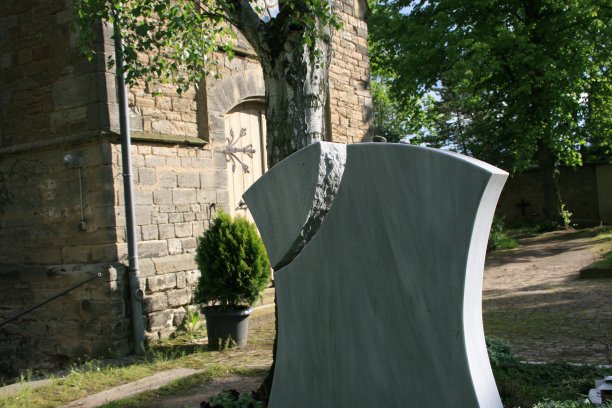 破旧的墓碑图片下载