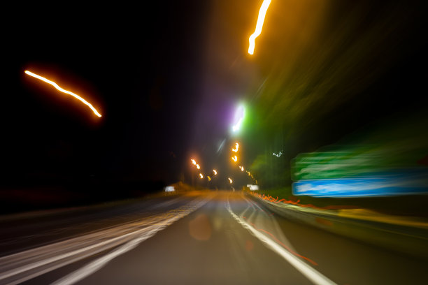 车辆轻轨迹图片下载