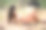 苗条性感的黑发女人在白色比基尼躺在沙滩上的沙子。漂亮性感的夏季模特与晒黑的皮肤是日光浴在太阳图片下载