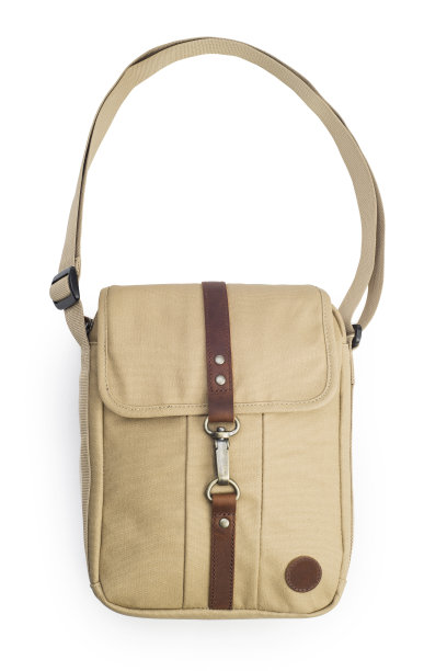 白色背景上的时尚手提包。潮流配饰图片下载