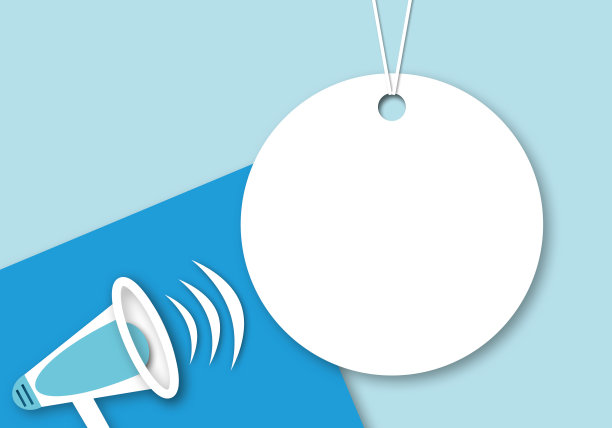 在蓝色背景上的扩音器与白色语音卡在淡蓝色背景上。图片下载