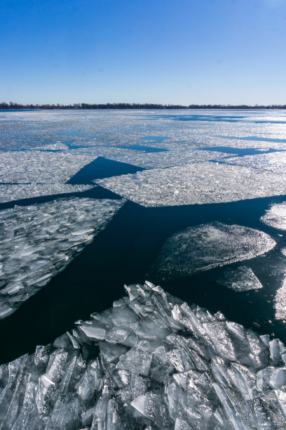 安大略湖寒冷的冬天图片下载