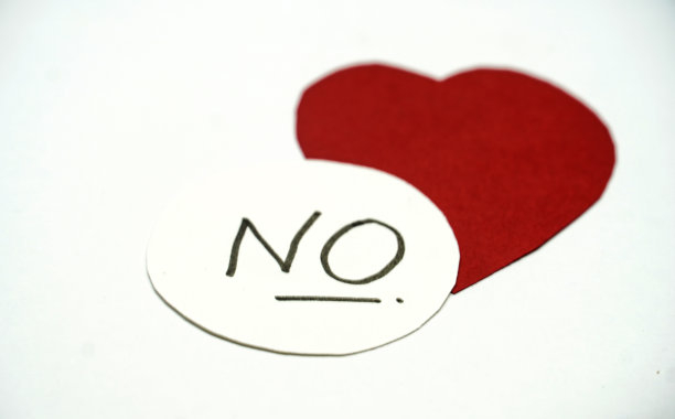 在白色的背景上写着不谈恋爱的概念图片下载