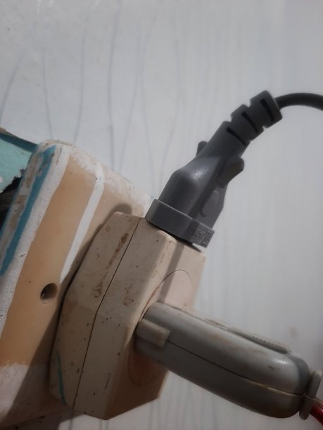 几乎脱落电缆插头图片下载