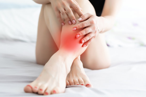 一个完美的女性腿的特写。图片下载