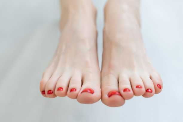 一个完美的女性腿的特写。图片下载