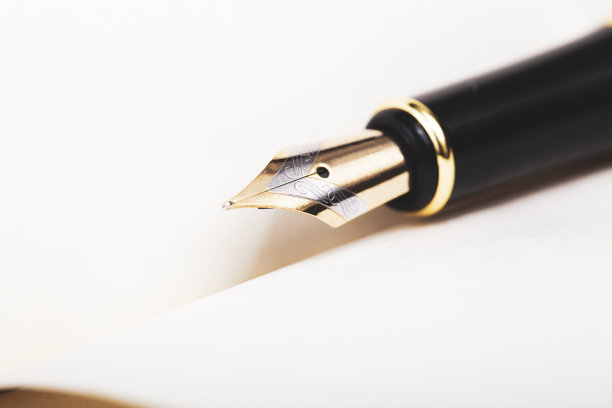 钢笔和旧纸图片下载