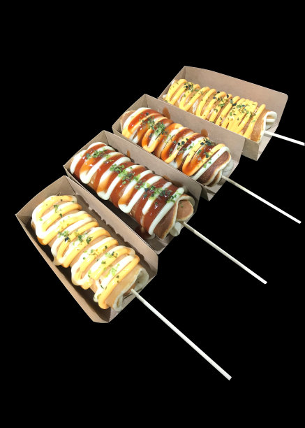 煎饼卷香肠，蛋黄酱和奶油甜。图片下载