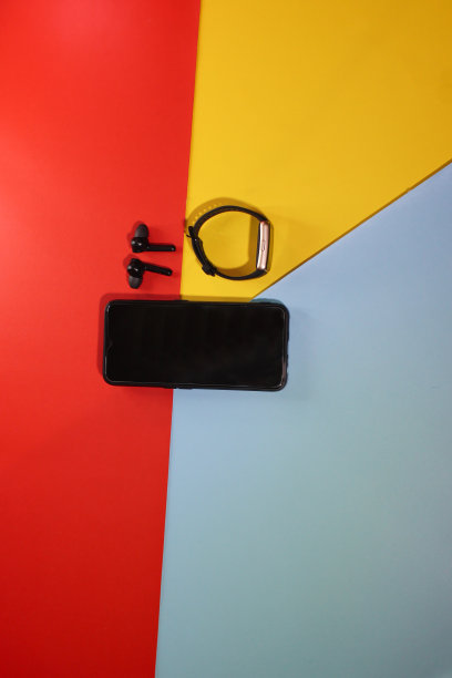 无线耳机，智能手环健身追踪器和智能手机图片下载