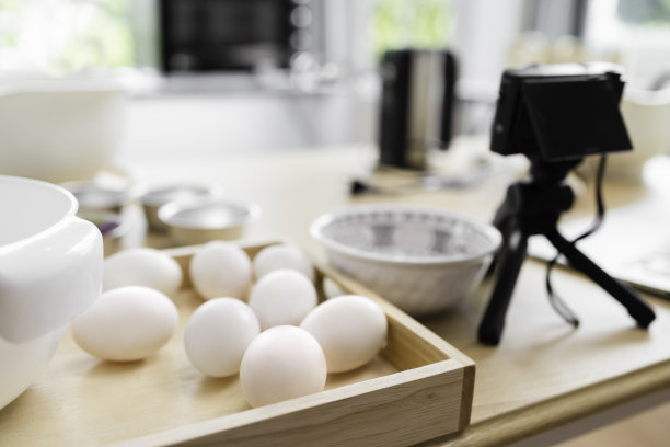 鸡蛋和食材准备烹饪和在线直播课堂培训，新常态的工作职业风格在线理念图片下载