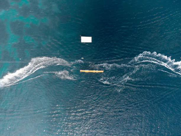 黑海上的水上运动图片下载