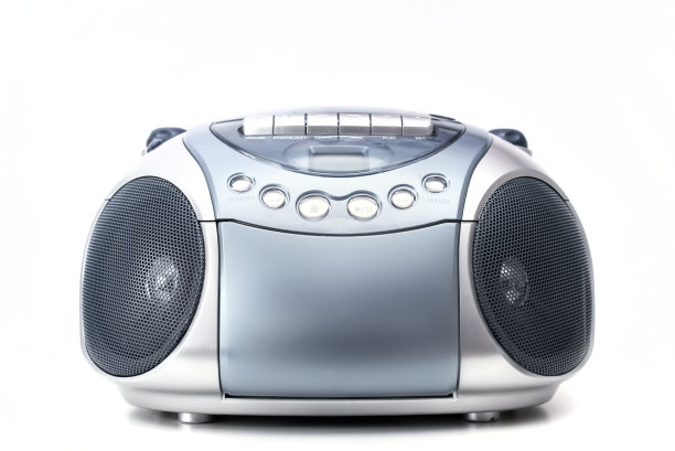 老式CD和磁带播放器隔离在白色背景图片下载