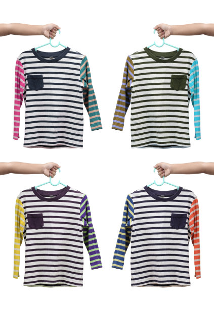 孩子们手持粉彩棉套衫孤立在白色背景图片下载