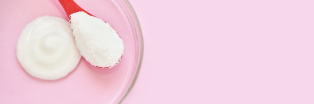 胶原蛋白的白色粉末。柔和的颜色背景。健康的产品图片下载