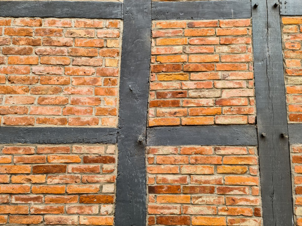 美丽的纹理，古老的半木砖墙发现在德国。图片下载