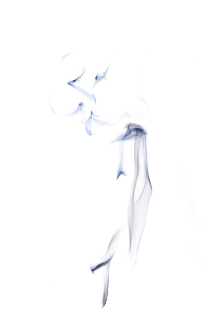 烟蒸汽。模糊的黑烟，抽象的雾或蒸汽雾云孤立的白色背景。蒸汽在污染中流动，蒸汽卷烟、气体、干冰。图片下载