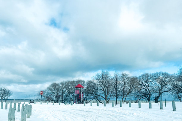冰冻的操场图片下载