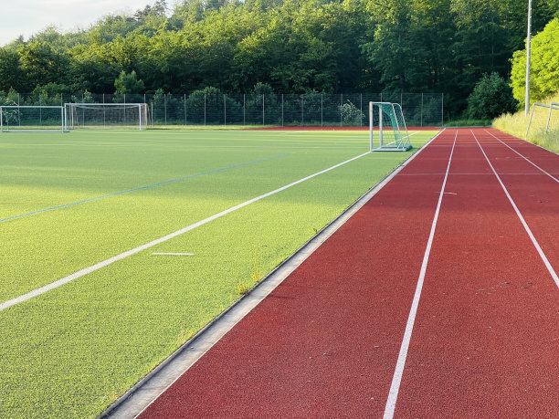 跑道和足球场图片下载