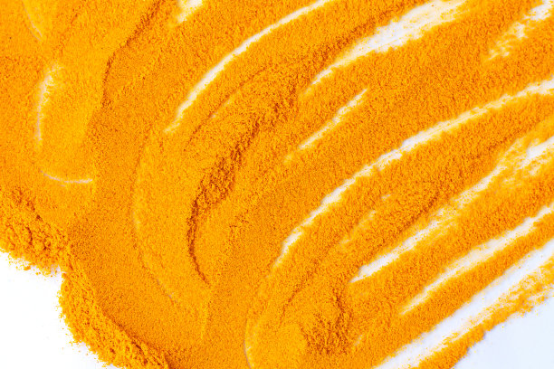 姜黄粉香料或姜黄分离在白色背景上图片下载