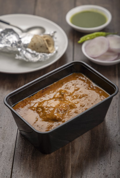 鸡黄油马沙拉配辣酱图片下载