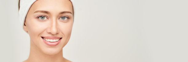 美丽的肖像。年轻漂亮的黑发模特。人们的生活方式。皮肤护理图片下载