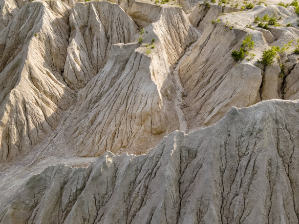 土壤侵蚀。废弃矿山的环境问题和缺水问题图片下载