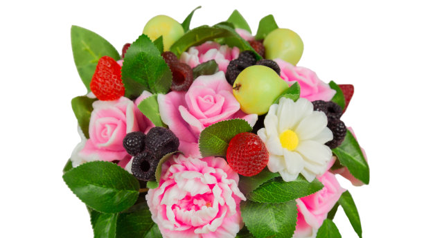 手工肥皂花束的形式，梨，覆盆子，黑莓，草莓俯视图图片下载