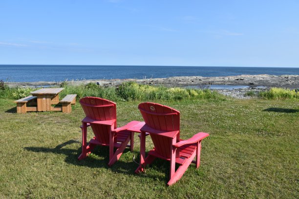 沿着河边图片下载