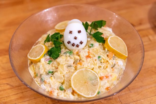 传统的捷克圣诞土豆沙拉图片下载