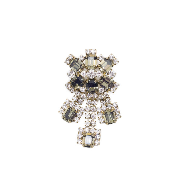 罕见的胸针，有许多石头在一个孤立的背景图片下载