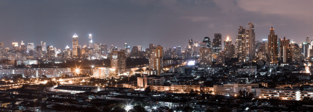 高角度的全景曼谷的天际线在晚上。图片下载