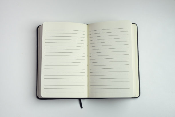 打开笔记本，上面有空白的白纸和横线图片下载
