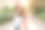 户外镜头美丽的女性与牙齿的微笑和积极快乐的表情抓住她的儿子与展开的手臂，而一起在夏季公园滑旱冰，积极健康的生活方式。图片下载
