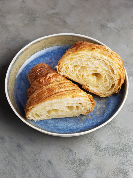 脆牛角包，新鲜牛角包，图片下载