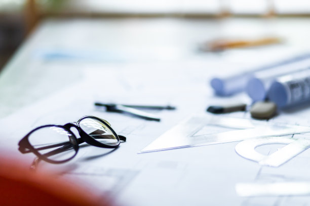 建筑项目，蓝图和工程工具的照片。图片下载