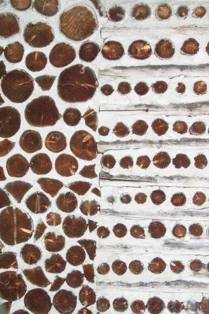 古色古香的木质木屋姜饼屋在雪中由木质制成图片下载