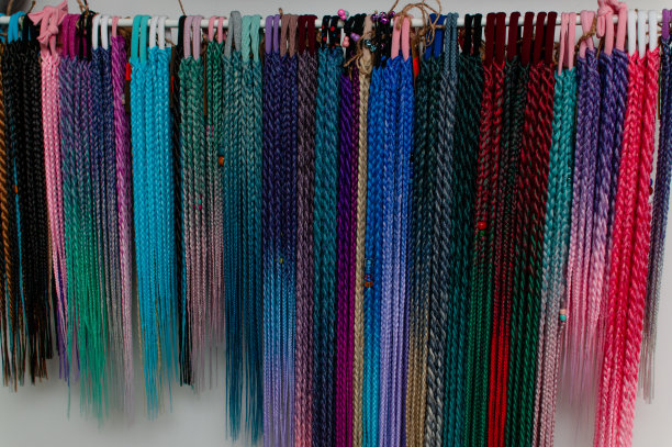 发饰，彩色辫子的人造头发图片下载