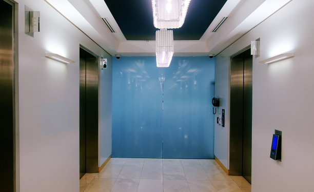 商务大厦的现代电梯大堂图片下载