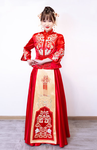 穿着中式婚纱的新娘图片下载