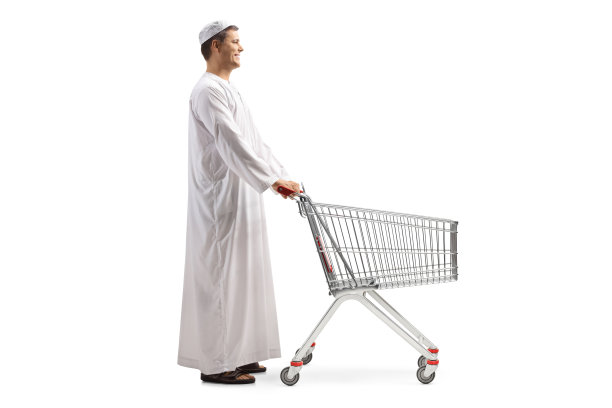 一个穿着民族服装的男人的完整的侧面照片，一个空的购物车图片下载
