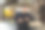 工作的时候了。商人看智能手表和拿着杯子在户外图片下载