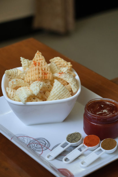 印度马哈拉施特拉邦，艾哈迈德那加，小吃，三角薯片的食物摄影图片下载