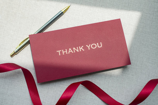 亚麻背景上的感谢卡很漂亮图片下载