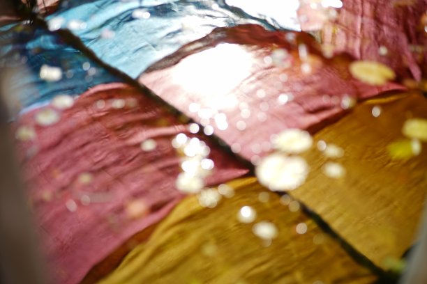 缅甸茵莱湖五颜六色的衣服图片下载