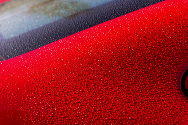 水滴在车上图片下载