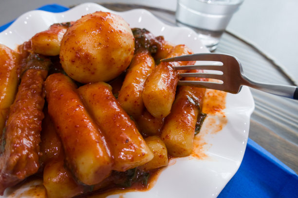 韩国自制辣酱炒年糕。图片下载