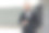 西装革面的帅气商人站在办公中心附近，休息的时候喝咖啡图片下载