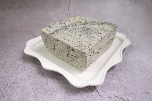 白底黑芝麻做成的豆腐。图片下载