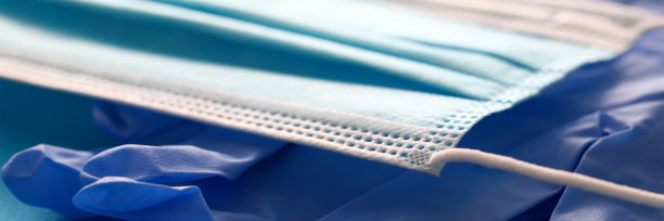 桌上有医用防护手套和口罩图片下载